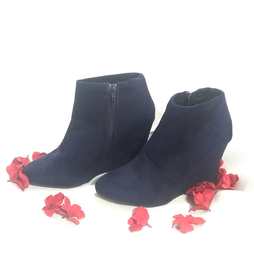 Women’s blue suede wedge boots. Size 8